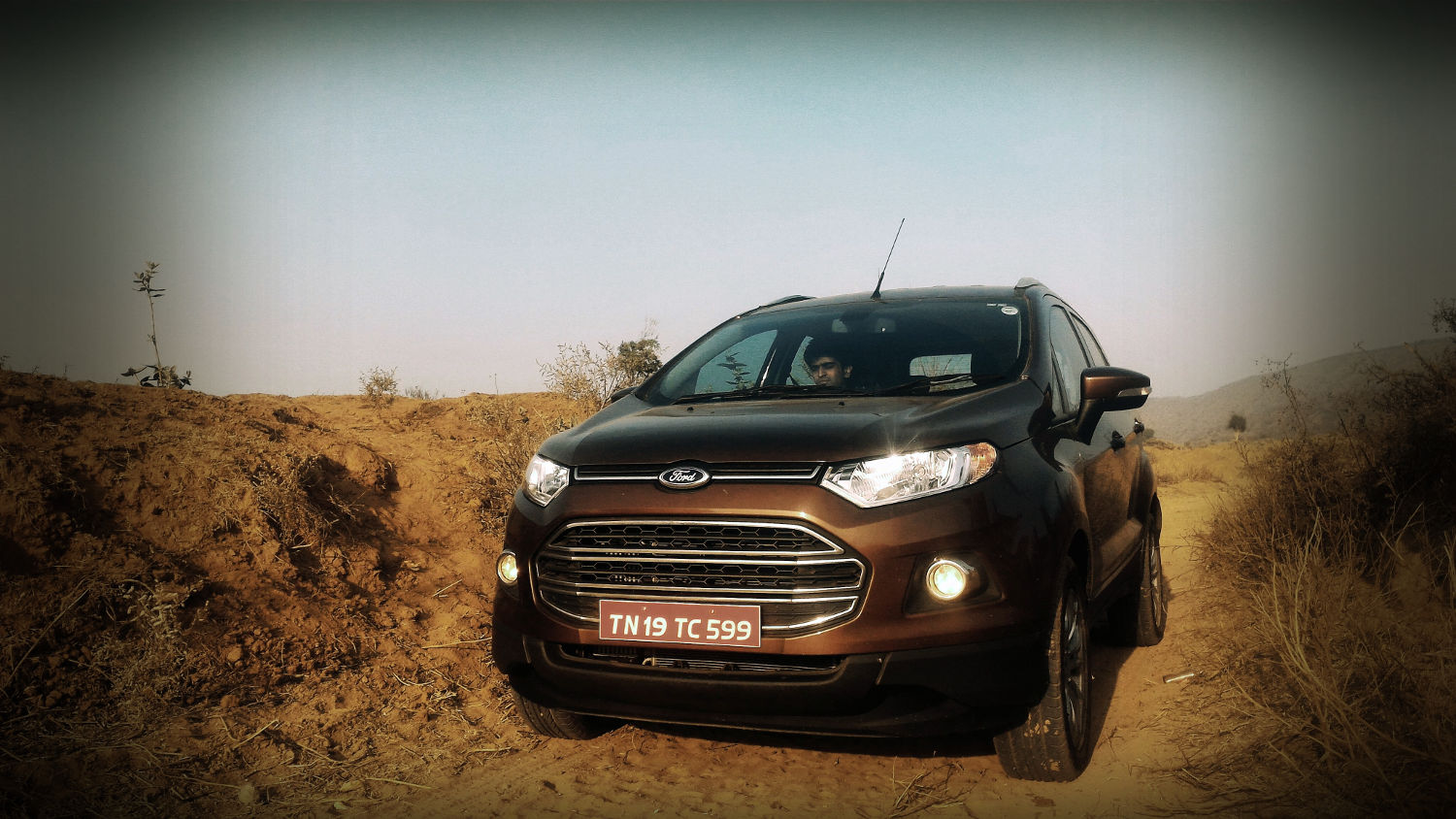 Comparison Ford Ecosport Titanium 2016 vs Ford Ecosport Titanium
